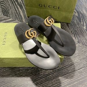 Gucci Leather thong sandal with Double G